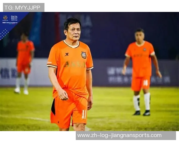 足球克雷格的传奇之路：从草根球员到世界舞台的闪耀明星